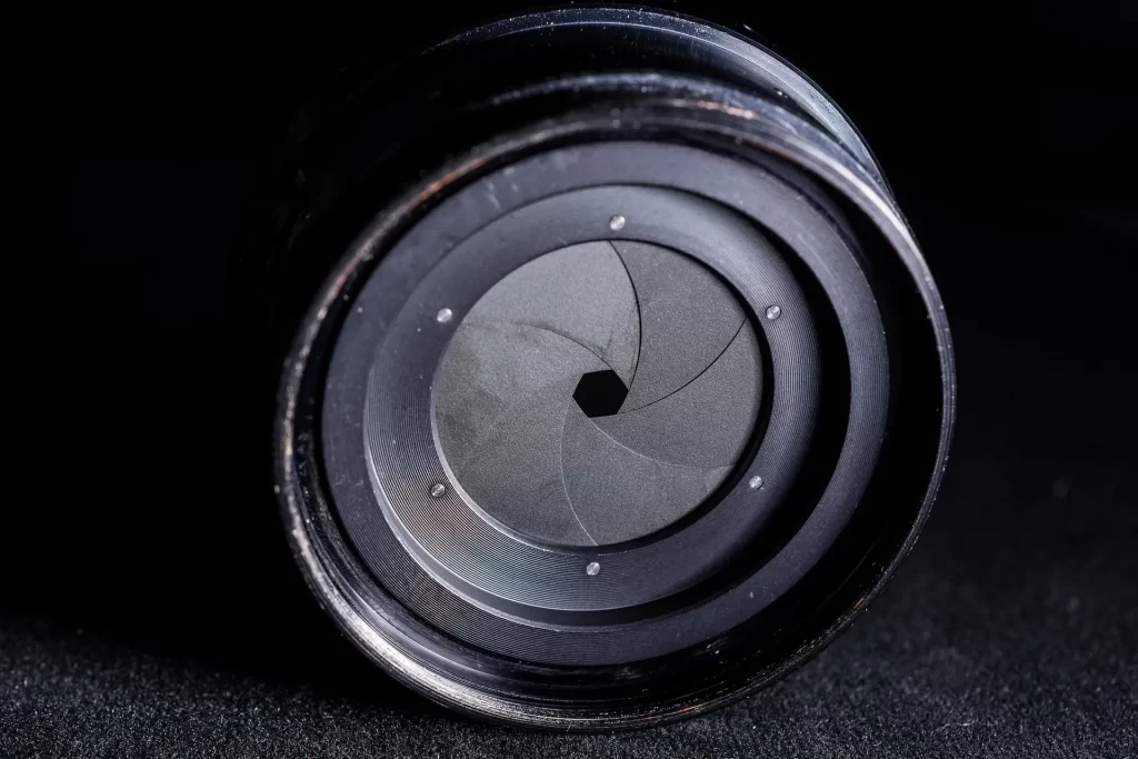 Prime lenses have larger apertures than zooms.